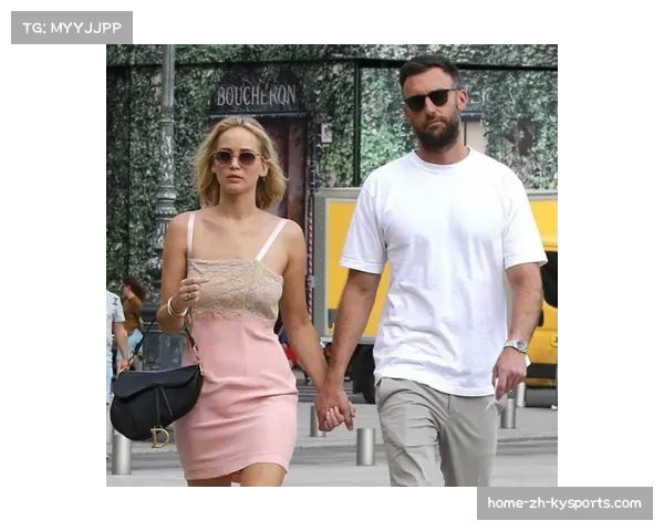 湖人球星里夫斯喜获佳缘携手排球女将订婚再添体坛甜蜜恋情