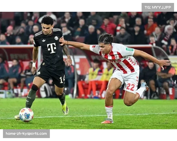 拜仁边卫戴维斯补时送出关键传中,助攻卡尔完成绝杀 拜仁边卫戴维斯补时送出关键传中,助攻卡尔完成绝杀